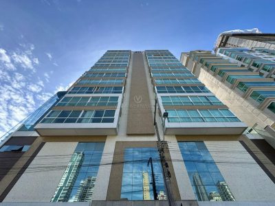 Apartamento à venda com 3 dormitórios, 294m² e 3 vagas no bairro Meia Praia em Itapema