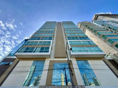 Apartamento à venda com 4 dormitórios, 190m² e 3 vagas no bairro Meia Praia em Itapema
