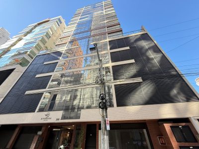 Apartamento à venda com 3 dormitórios, 130m² e 3 vagas no bairro Meia Praia em Itapema