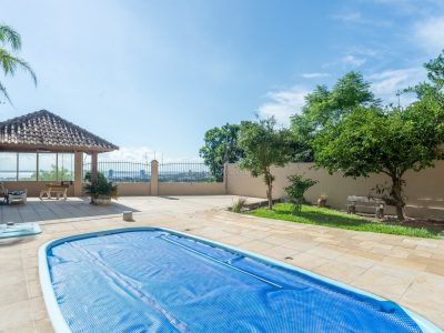 Casa à venda com 4 dormitórios, 443m² e 4 vagas no bairro Nonoai, Zona Sul de Porto Alegre