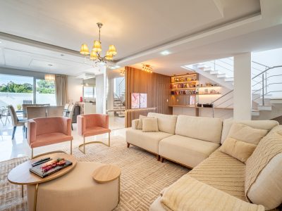 Casa em Condomínio à venda com 4 dormitórios, 204m² e 2 vagas no bairro Hípica, Zona Sul de Porto Alegre