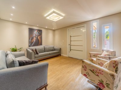 Casa à venda com 6 dormitórios, 280m² e 4 vagas no bairro Cristal em Porto Alegre