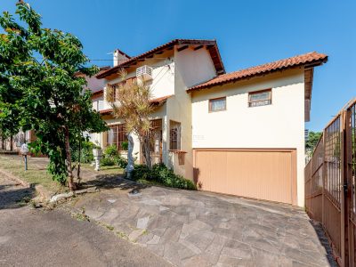 Casa à venda com 3 dormitórios, 164m² e 2 vagas no bairro Espírito Santo, Zona Sul de Porto Alegre