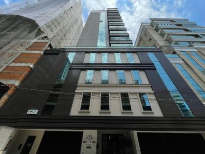 Apartamento à venda com 3 dormitórios, 151m² e 2 vagas no bairro Meia Praia em Itapema