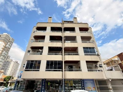Apartamento à venda com 2 dormitórios, 77m² e 1 vaga no bairro Meia Praia em Itapema