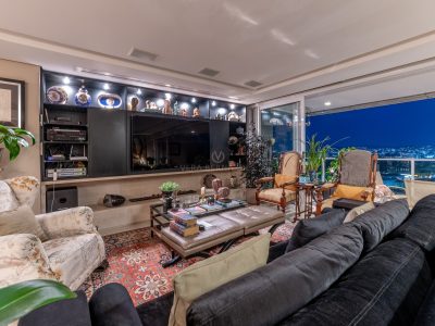 Apartamento à venda com 3 dormitórios, 233m² e 3 vagas no bairro Cristal, Zona Sul de Porto Alegre