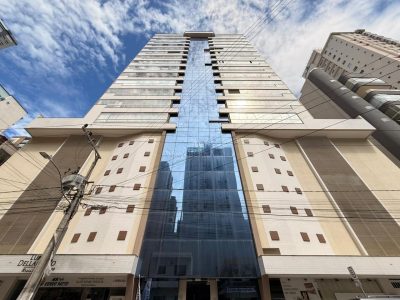 Apartamento à venda com 4 dormitórios, 197m² e 4 vagas no bairro Meia Praia em Itapema