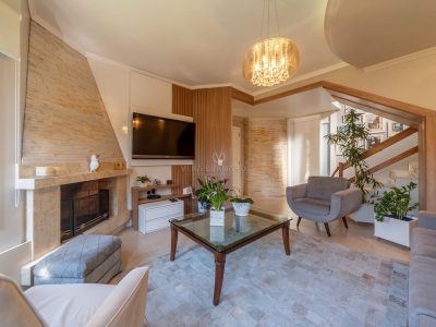 Casa à venda com 3 dormitórios, 191m² e 2 vagas no bairro Imperial Park, Zona Sul de Porto Alegre