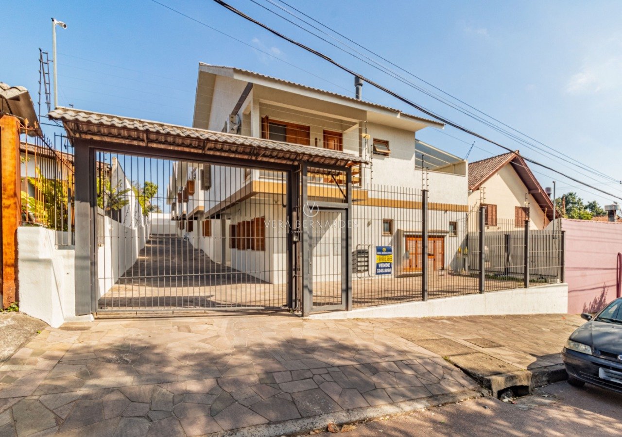Casa em Condomínio à venda com 3 dormitórios, 190m² e 4 vagas no bairro Tristeza, Zona Sul de Porto Alegre