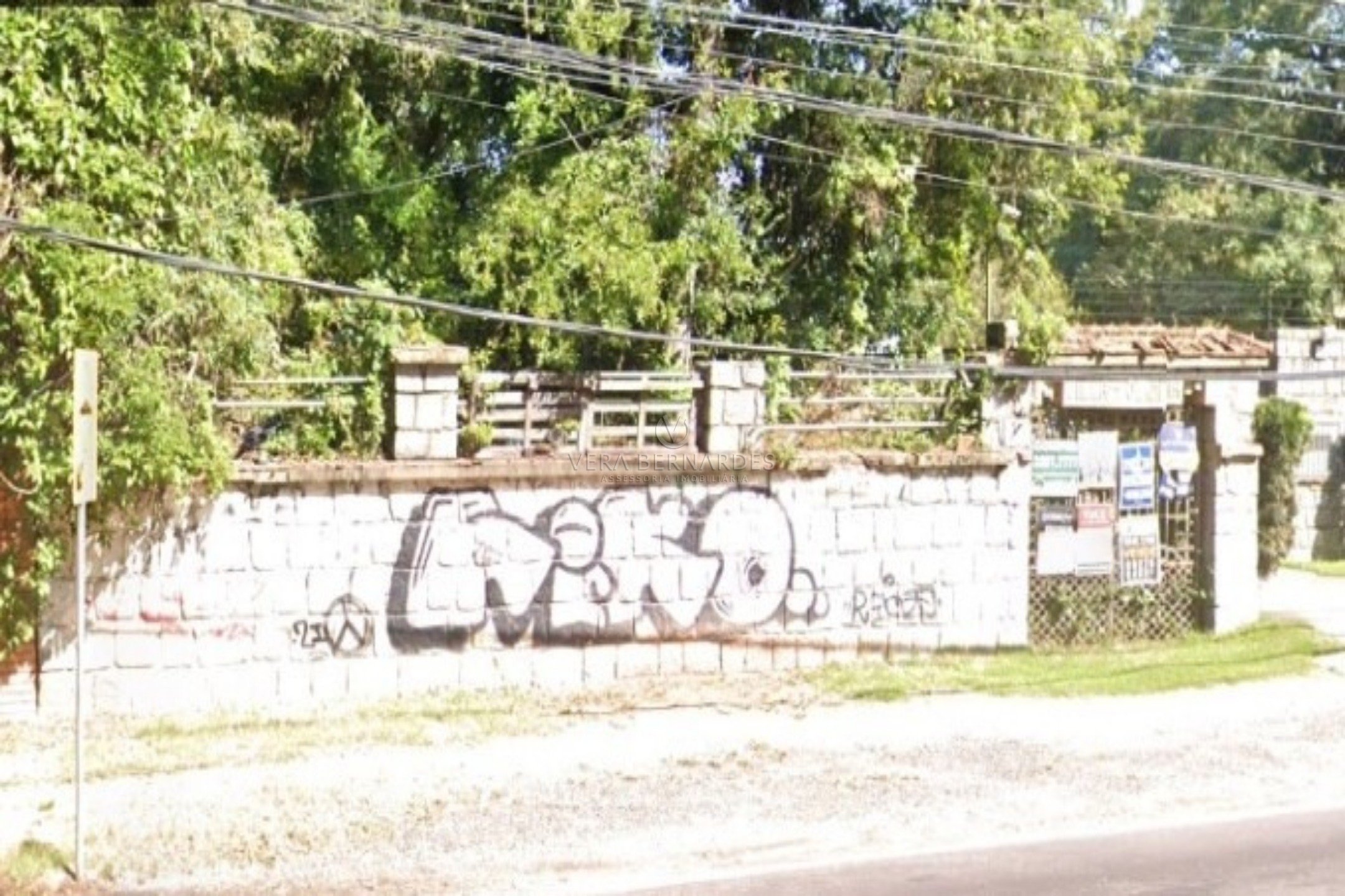 Terreno à venda com 1879m² no bairro Pedra Redonda, Zona Sul de Porto Alegre