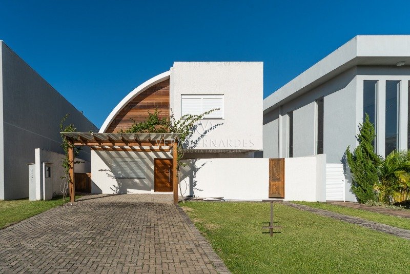 Casa em Condomínio à venda com 4 dormitórios, 330m² e 4 vagas no bairro Terra Ville, Zona Sul de Porto Alegre