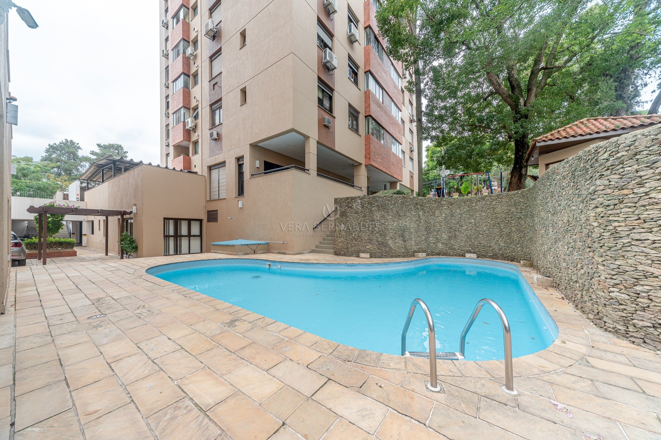 Cobertura à venda com 2 dormitórios, 121m² e 2 vagas no bairro Cristal, Zona Sul de Porto Alegre