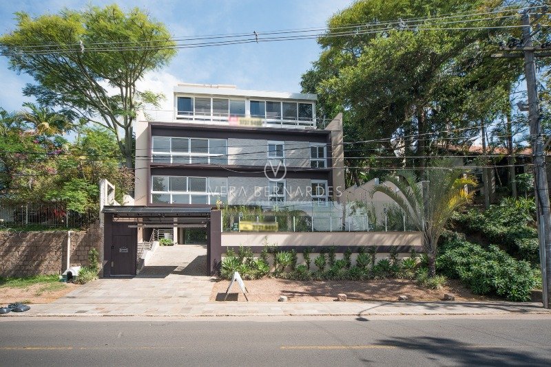 Apartamento à venda com 3 dormitórios, 260m² e 3 vagas no bairro Vila Assunção, Zona Sul de Porto Alegre