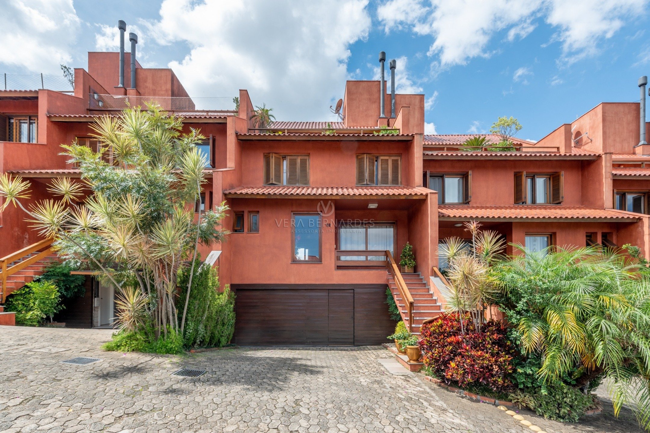 Casa em Condomínio à venda com 4 dormitórios, 382m² e 3 vagas no bairro Cristal, Zona Sul de Porto Alegre