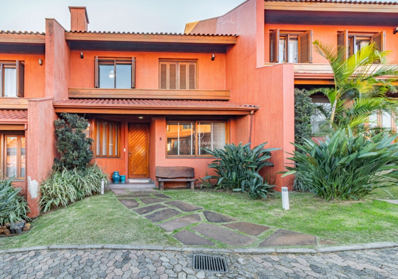 Casa em Condomínio à venda com 3 dormitórios, 286m² e 2 vagas no bairro Cristal, Zona Sul de Porto Alegre