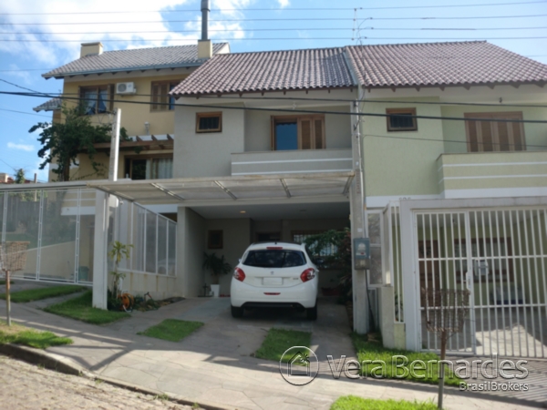 Casa à venda com 3 dormitórios, 118m² e 2 vagas no bairro Imperial Park, Zona Sul de Porto Alegre