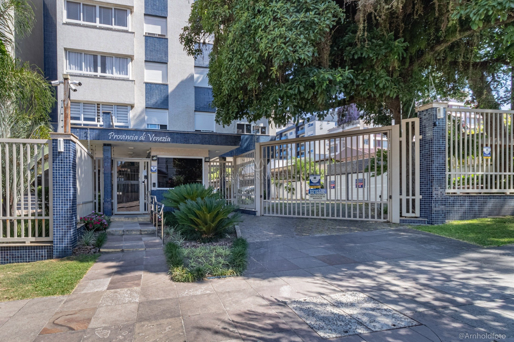 Apartamento Garden à venda com 4 dormitórios, 240m² e 4 vagas no bairro Tristeza, Zona Sul de Porto Alegre