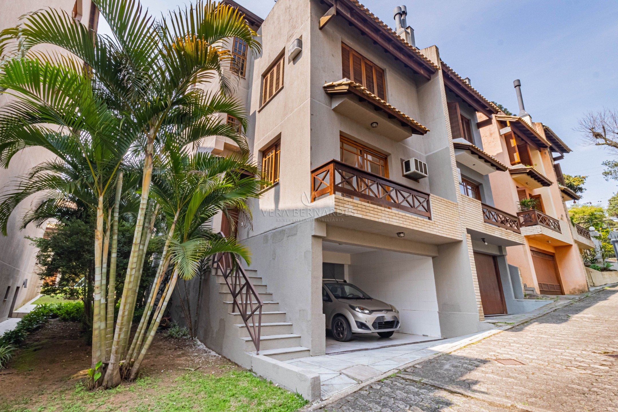 Casa em Condomínio à venda com 3 dormitórios, 197m² e 2 vagas no bairro Tristeza, Zona Sul de Porto Alegre