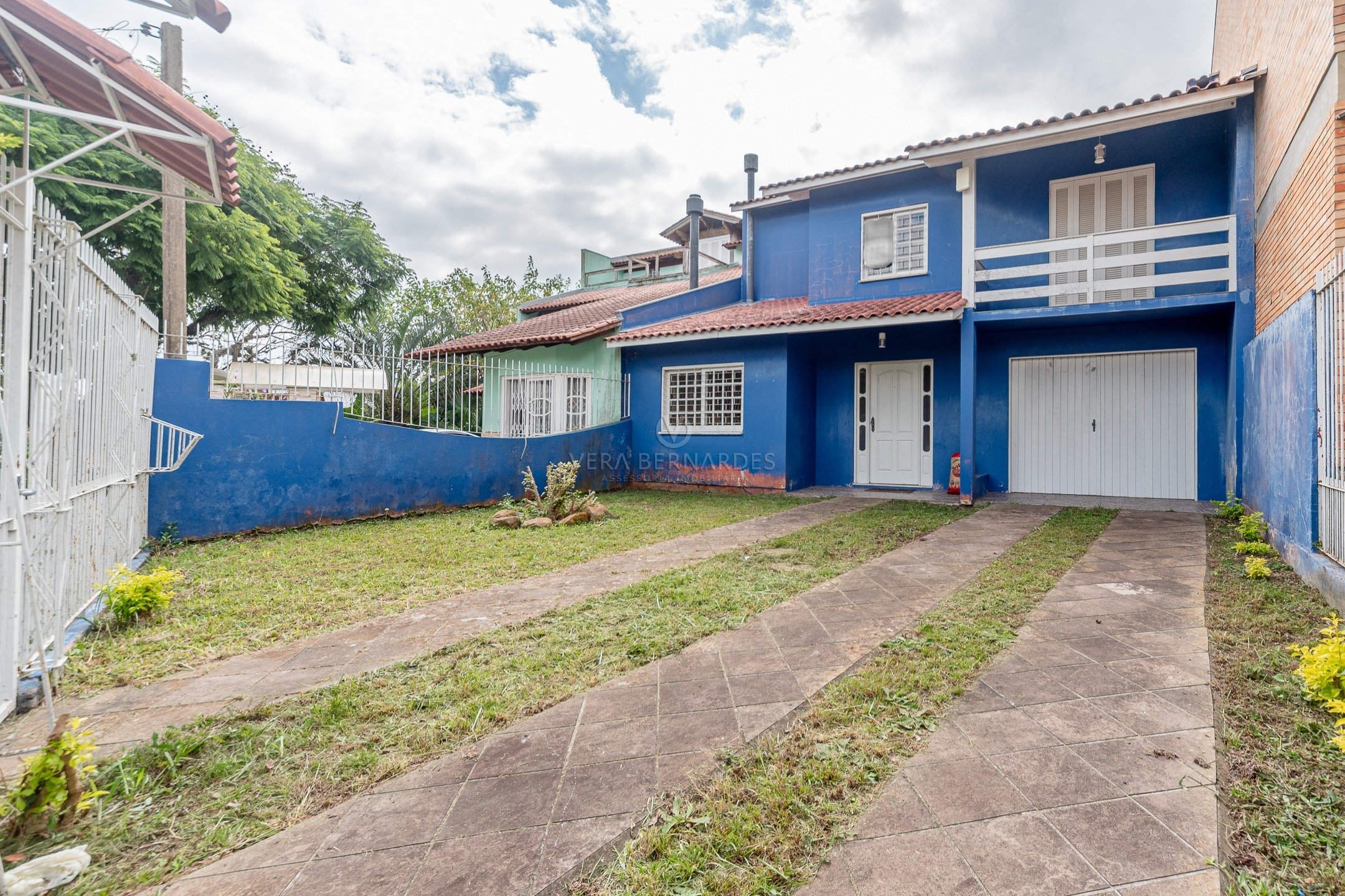 Casa à venda com 3 dormitórios, 142m² e 2 vagas no bairro Imperial Park, Zona Sul de Porto Alegre