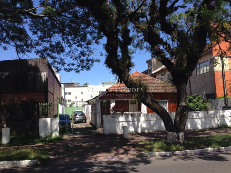 Terreno à venda com 660m² no bairro Cristal, Zona Sul de Porto Alegre