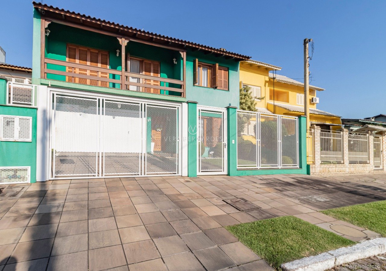Casa à venda com 3 dormitórios, 370m² e 3 vagas no bairro Jardim Verde, Zona Sul de Porto Alegre