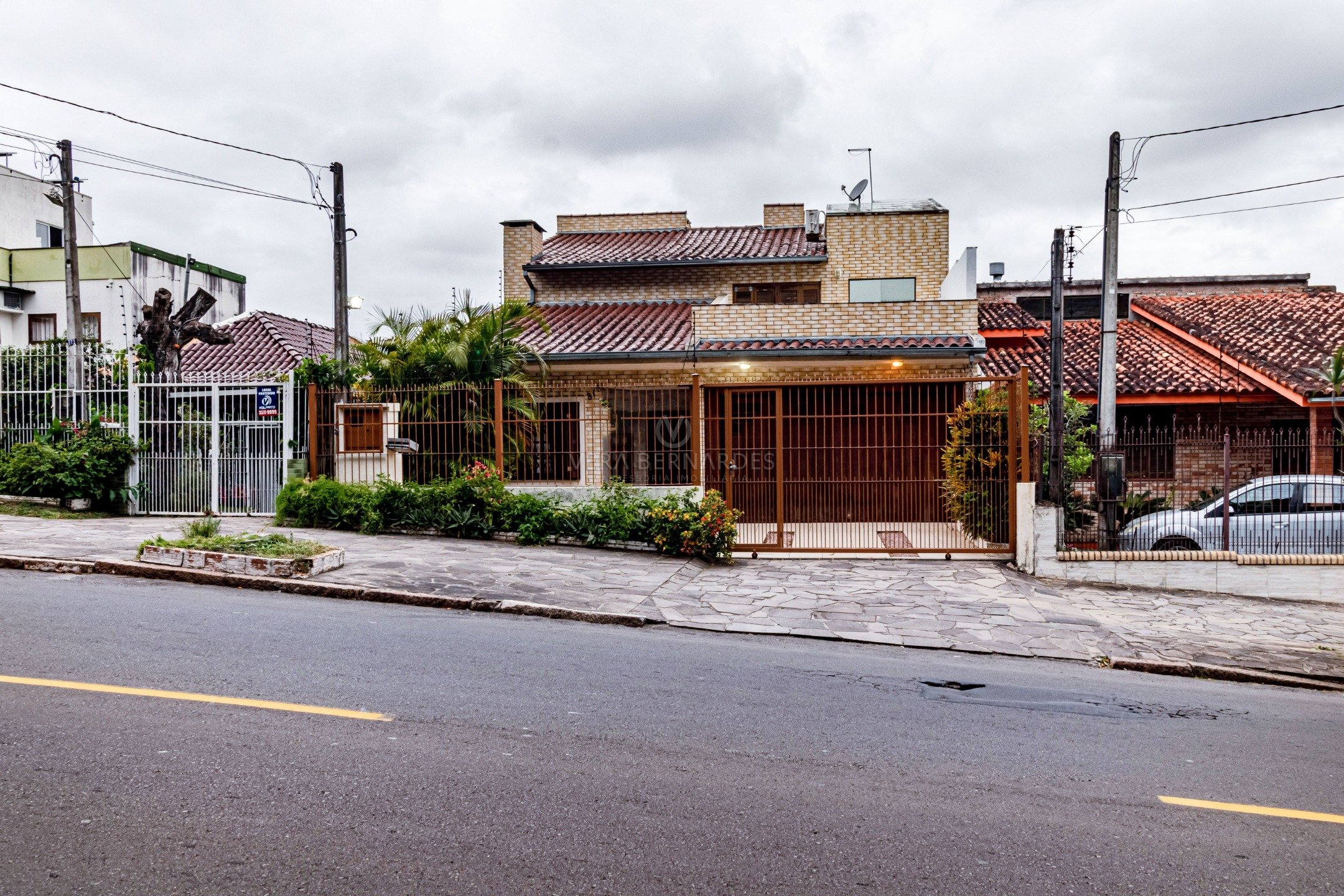 Casa à venda com 6 dormitórios, 382m² e 4 vagas no bairro Ipanema, Zona Sul de Porto Alegre