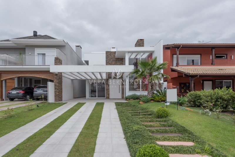 Casa em Condomínio à venda com 5 dormitórios, 310m² e 4 vagas no bairro Terra Ville, Zona Sul de Porto Alegre