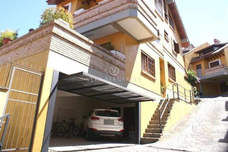 Casa em Condomínio à venda com 3 dormitórios, 210m² e 2 vagas no bairro Jardim Isabel, Zona Sul de Porto Alegre