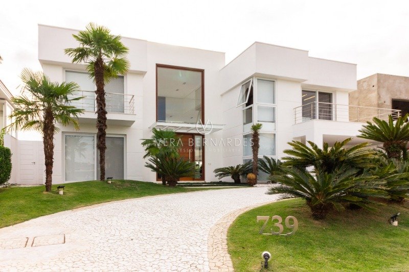 Casa em Condomínio à venda com 4 dormitórios, 510m² e 4 vagas no bairro Terra Ville, Zona Sul de Porto Alegre