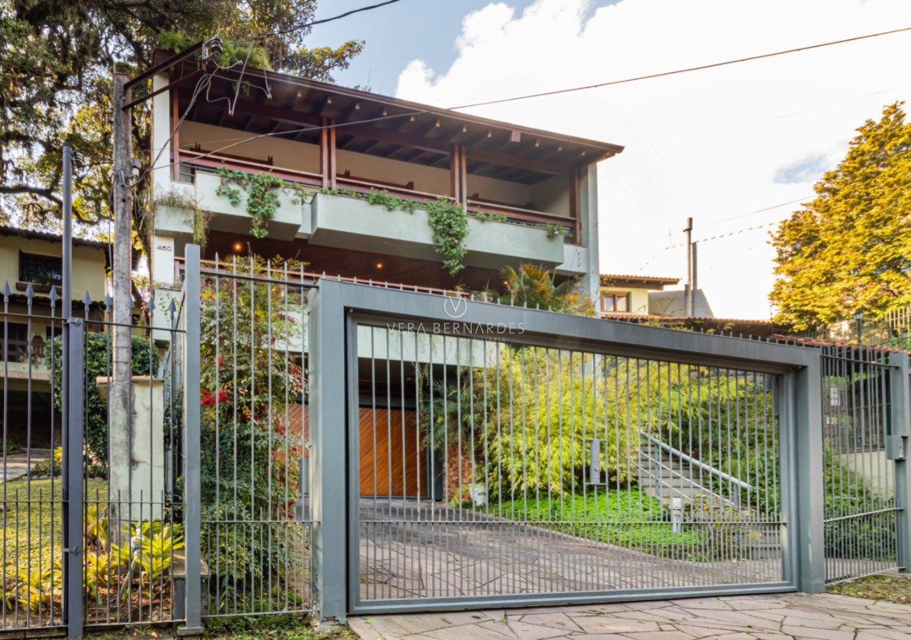 Casa à venda com 4 dormitórios, 427m² e 6 vagas no bairro Jardim Isabel, Zona Sul de Porto Alegre