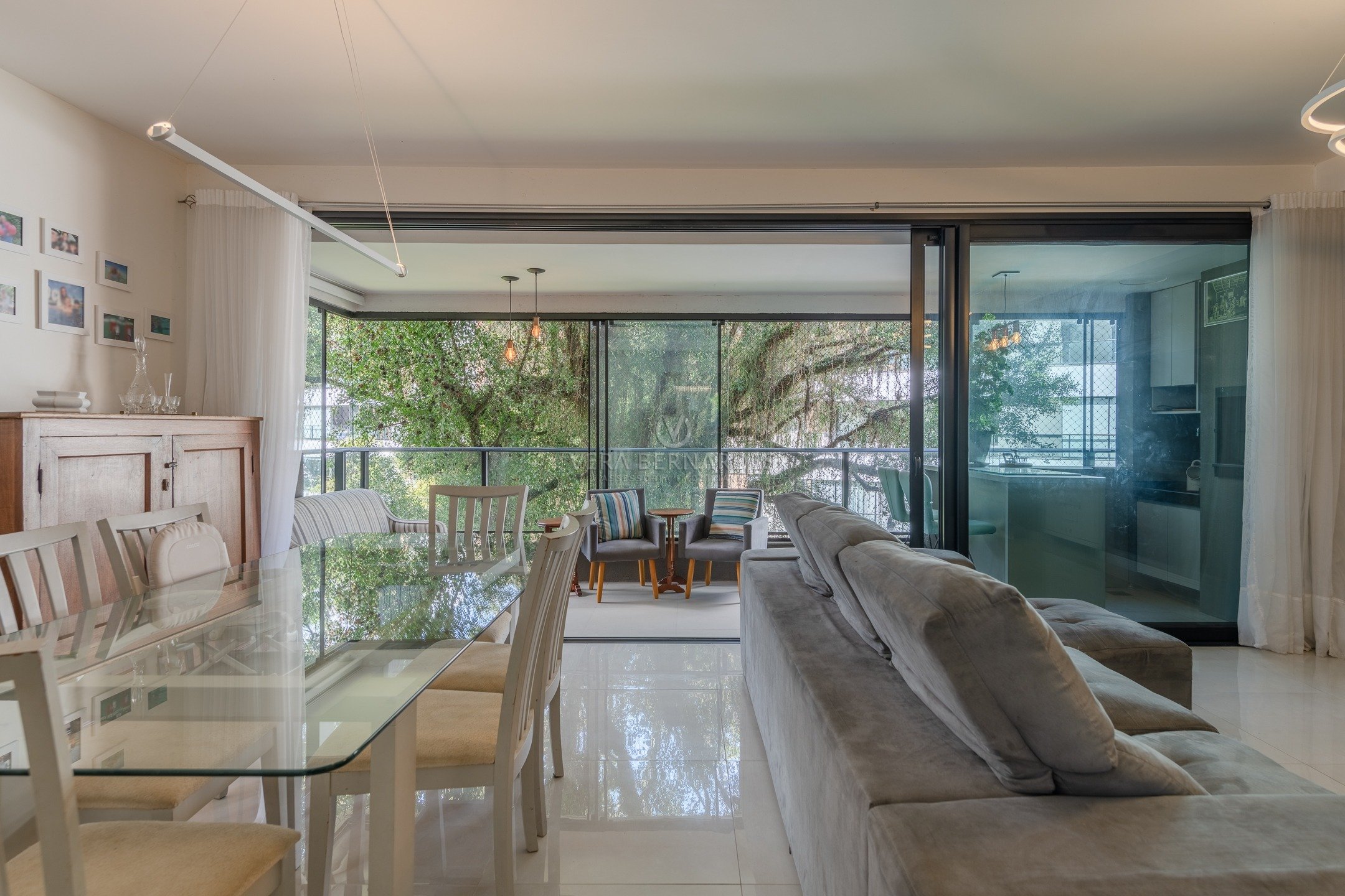 Apartamento à venda com 3 dormitórios, 146m² e 3 vagas no bairro Pedra Redonda, Zona Sul de Porto Alegre