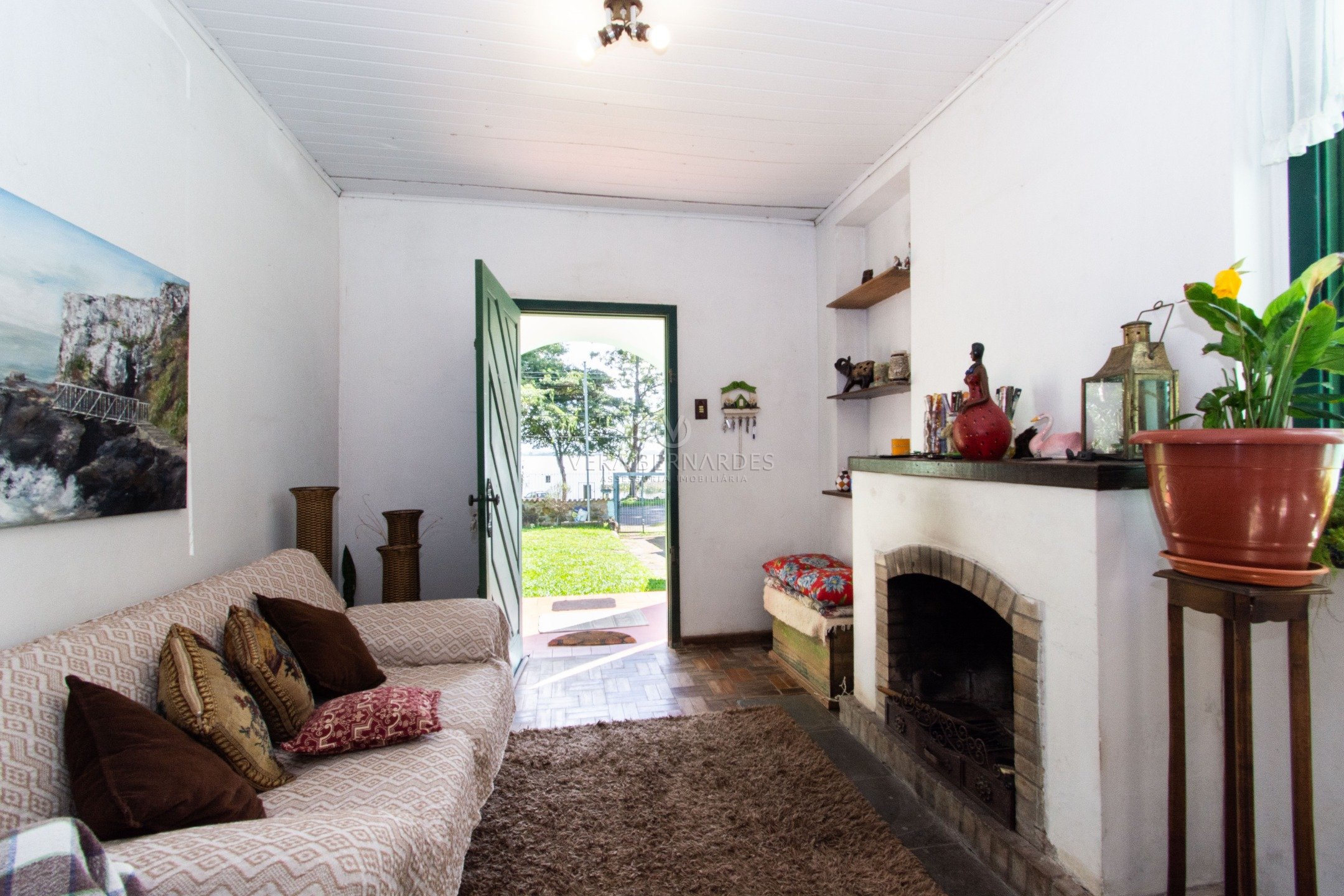 Casa à venda com 3 dormitórios, 200m² e 4 vagas no bairro Vila Assunção, Zona Sul de Porto Alegre