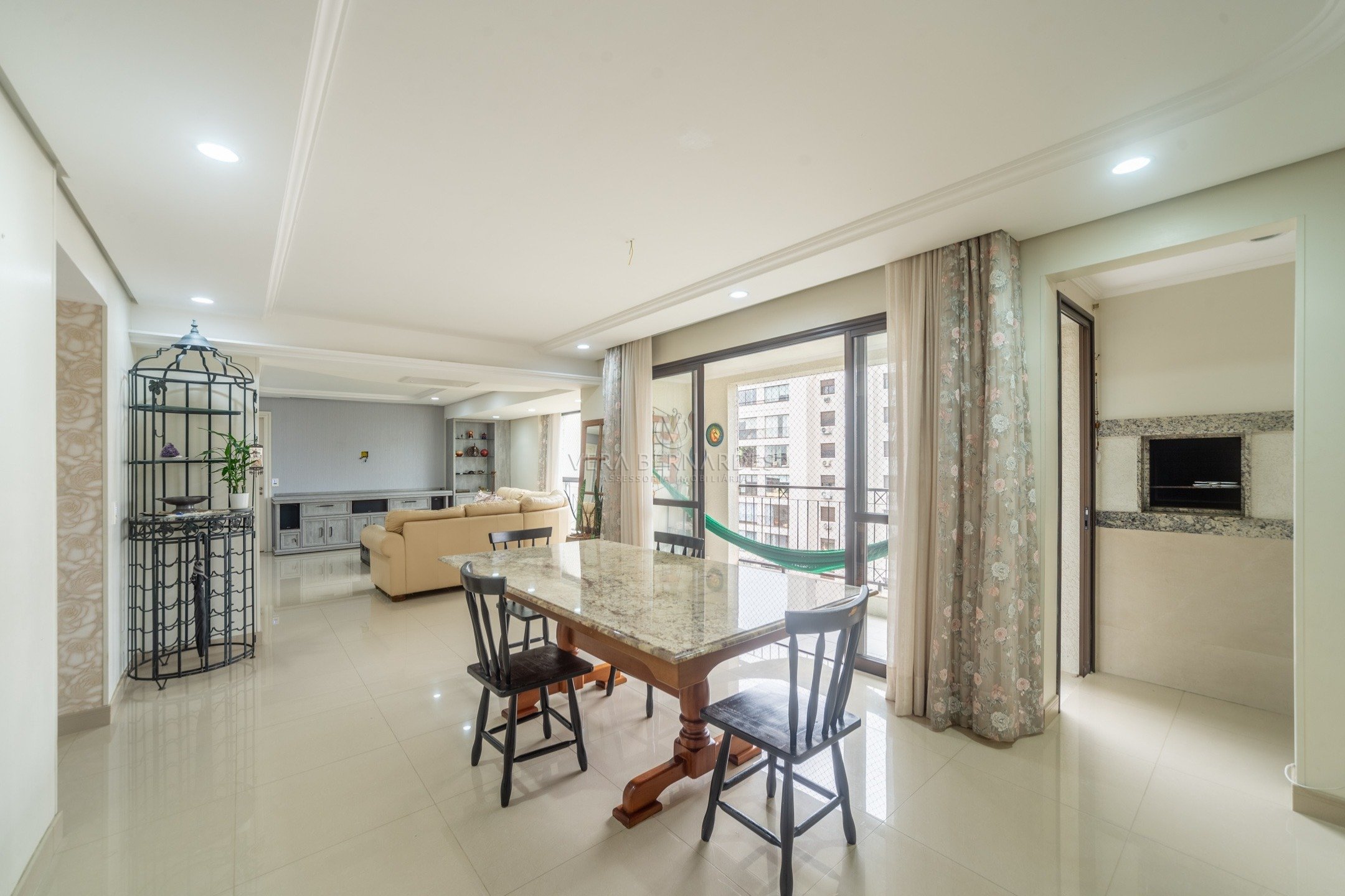 Apartamento à venda com 4 dormitórios, 186m² e 4 vagas no bairro Tristeza, Zona Sul de Porto Alegre