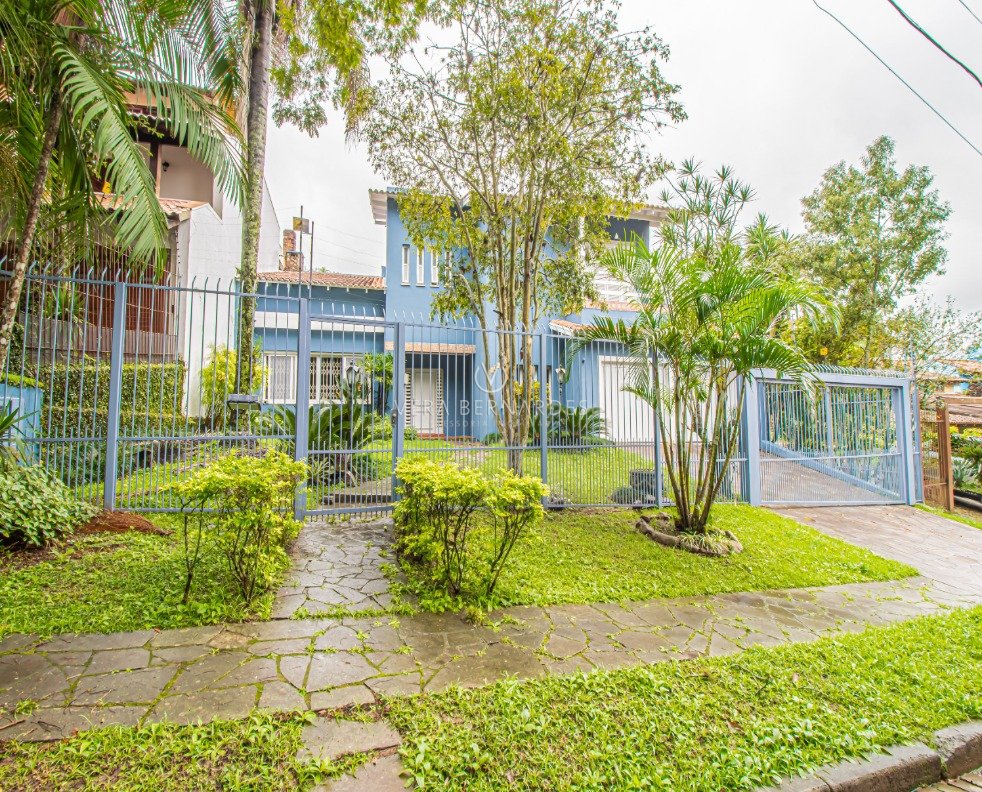 Casa à venda com 4 dormitórios, 323m² e 3 vagas no bairro Jardim Isabel, Zona Sul de Porto Alegre