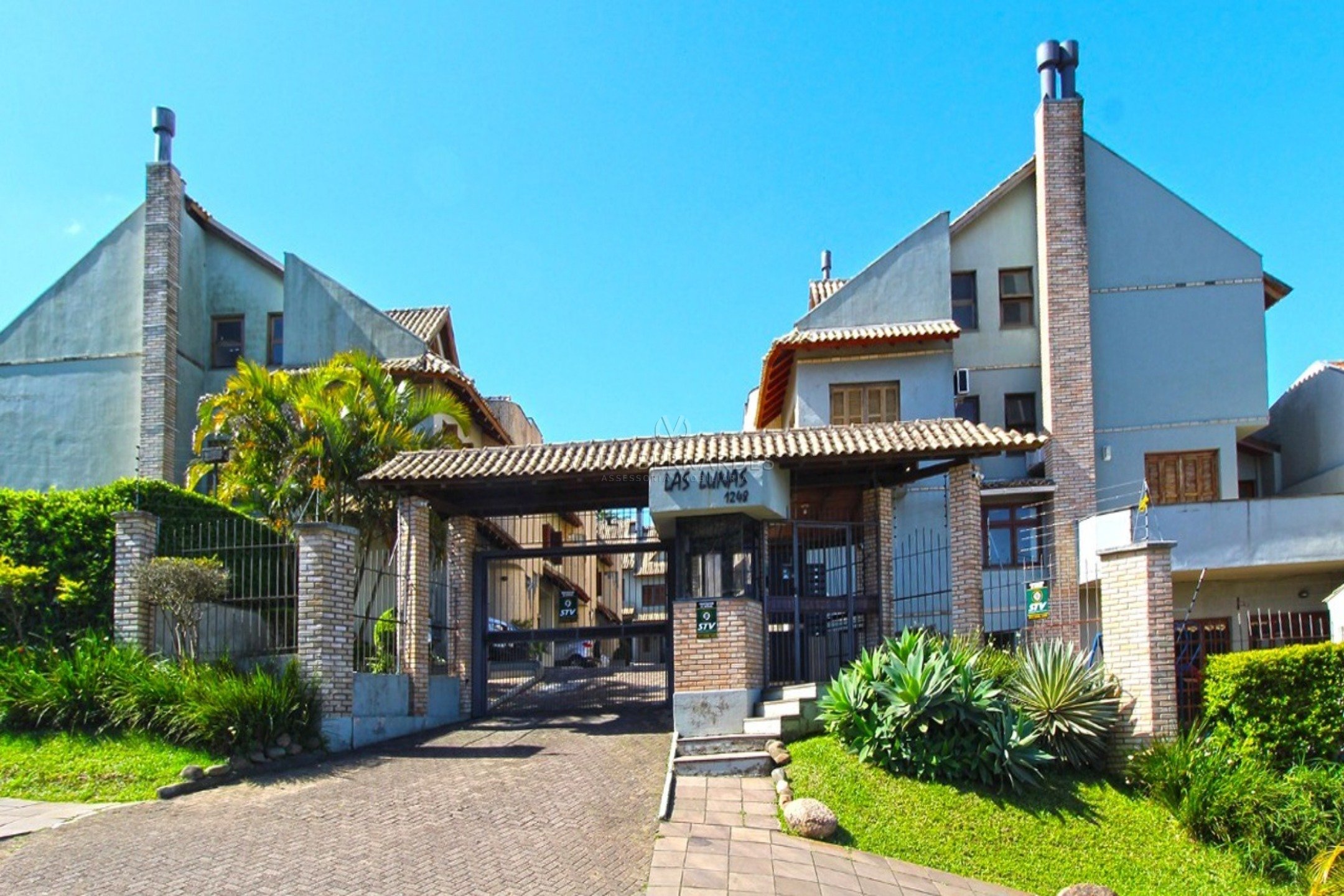 Casa em Condomínio à venda com 3 dormitórios, 179m² e 2 vagas no bairro Cristal, Zona Sul de Porto Alegre