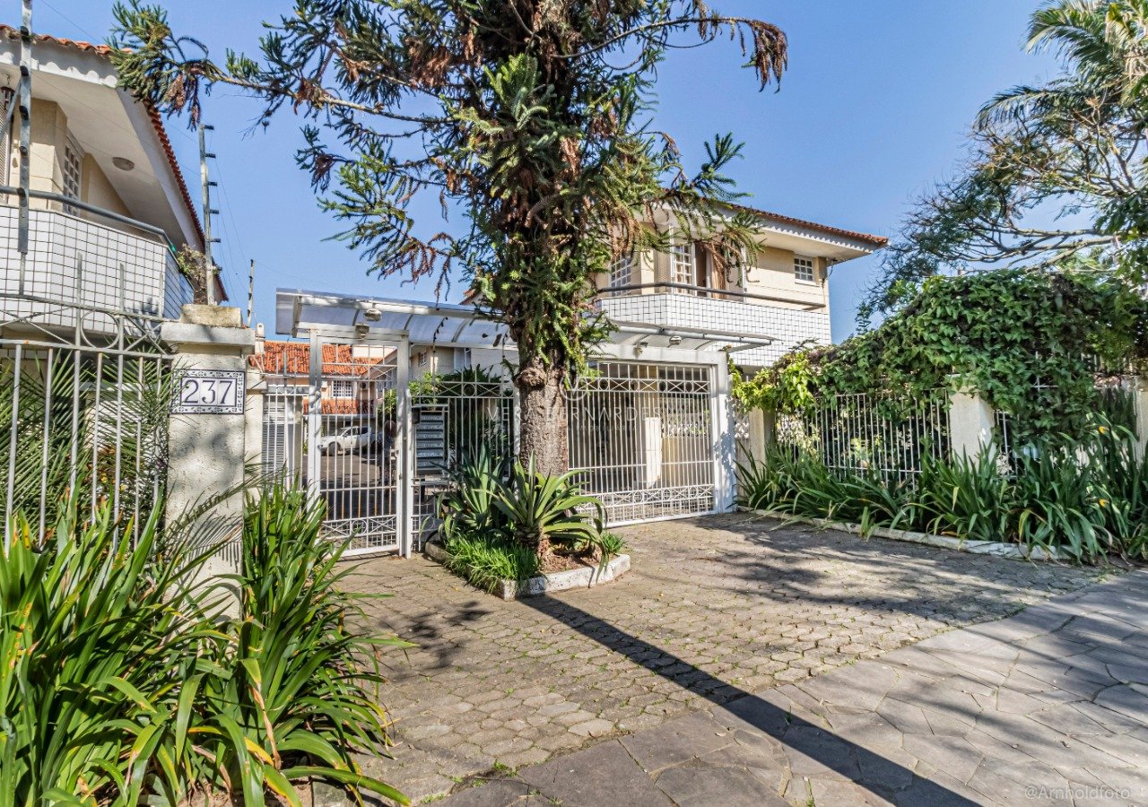 Casa em Condomínio à venda com 4 dormitórios, 191m² e 2 vagas no bairro Jardim Isabel, Zona Sul de Porto Alegre
