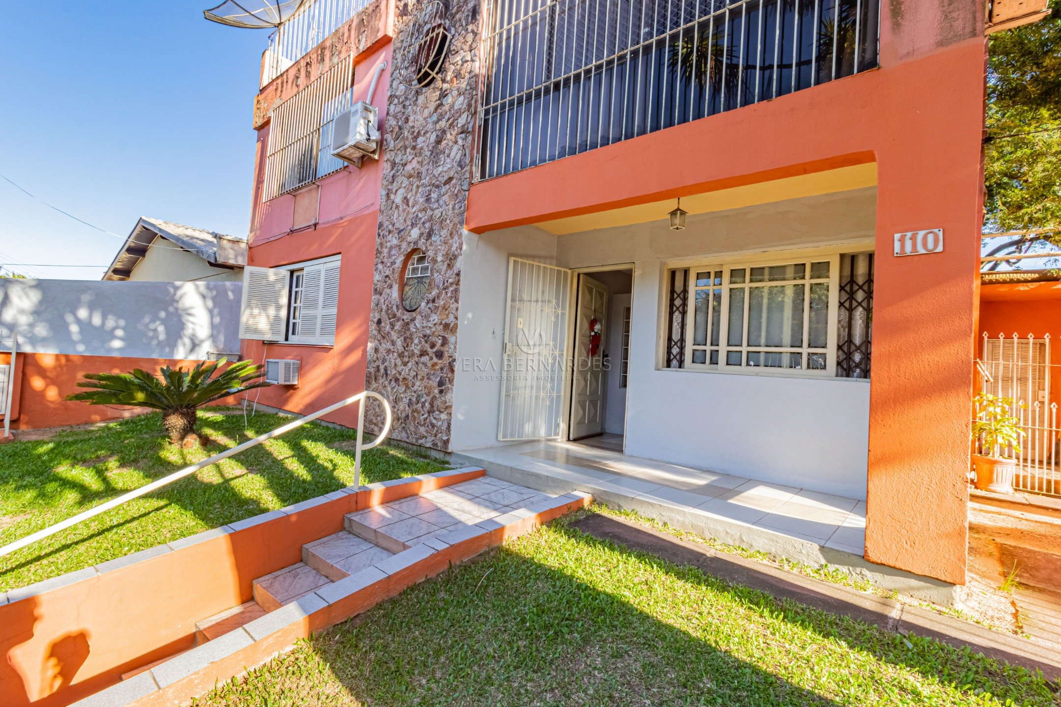Casa à venda com 3 dormitórios, 117m² e 2 vagas no bairro Cavalhada, Zona Sul de Porto Alegre