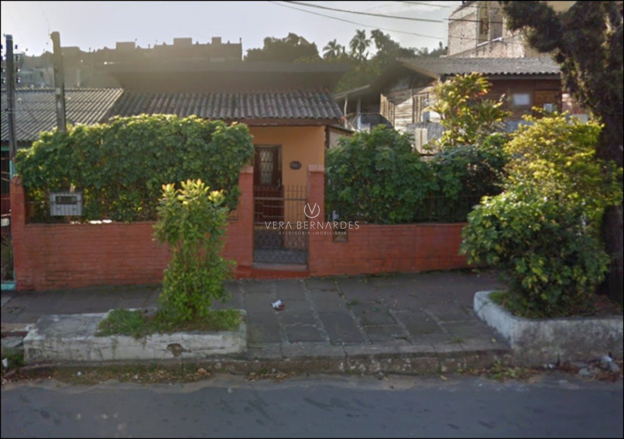 Terreno à venda com 693m² no bairro Cavalhada, Zona Sul de Porto Alegre