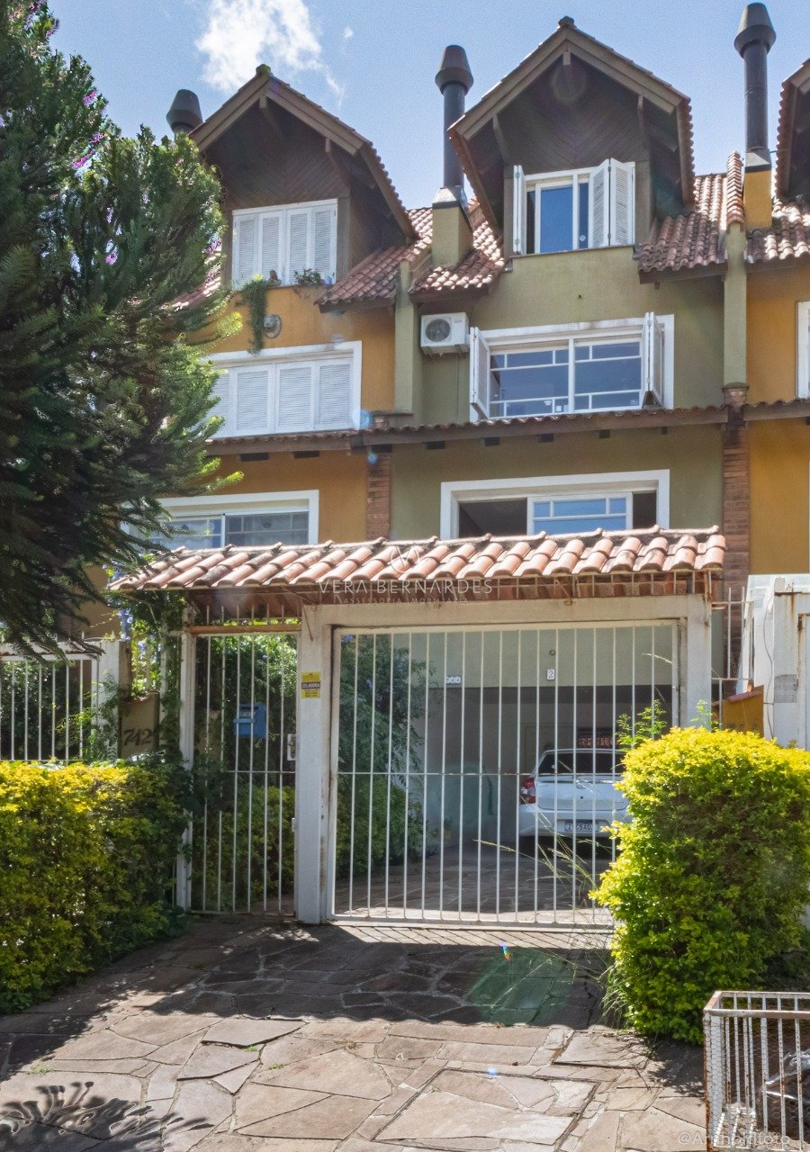 Casa à venda com 3 dormitórios, 168m² e 2 vagas no bairro Imperial Park, Zona Sul de Porto Alegre