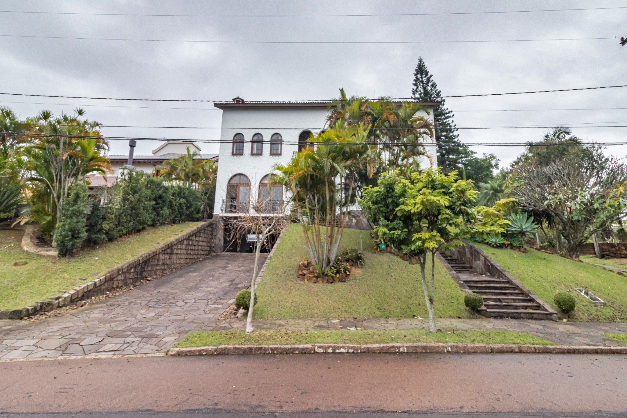 Casa em Condomínio à venda com 3 dormitórios, 541m² e 4 vagas no bairro Parque Knorr, Zona Sul de Porto Alegre