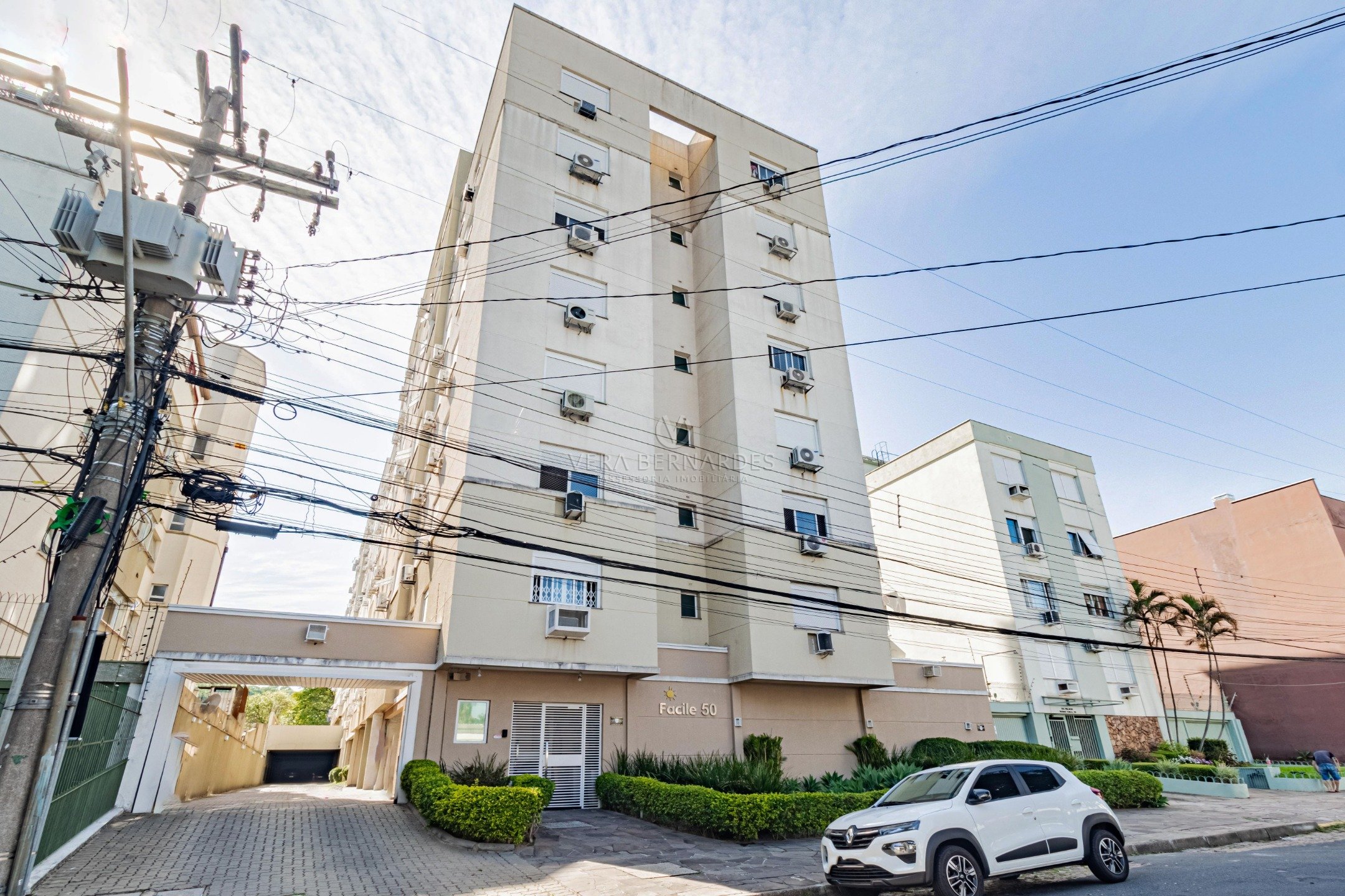 Apartamento à venda com 2 dormitórios, 51m² e 1 vaga no bairro Menino Deus, Zona Leste de Porto Alegre