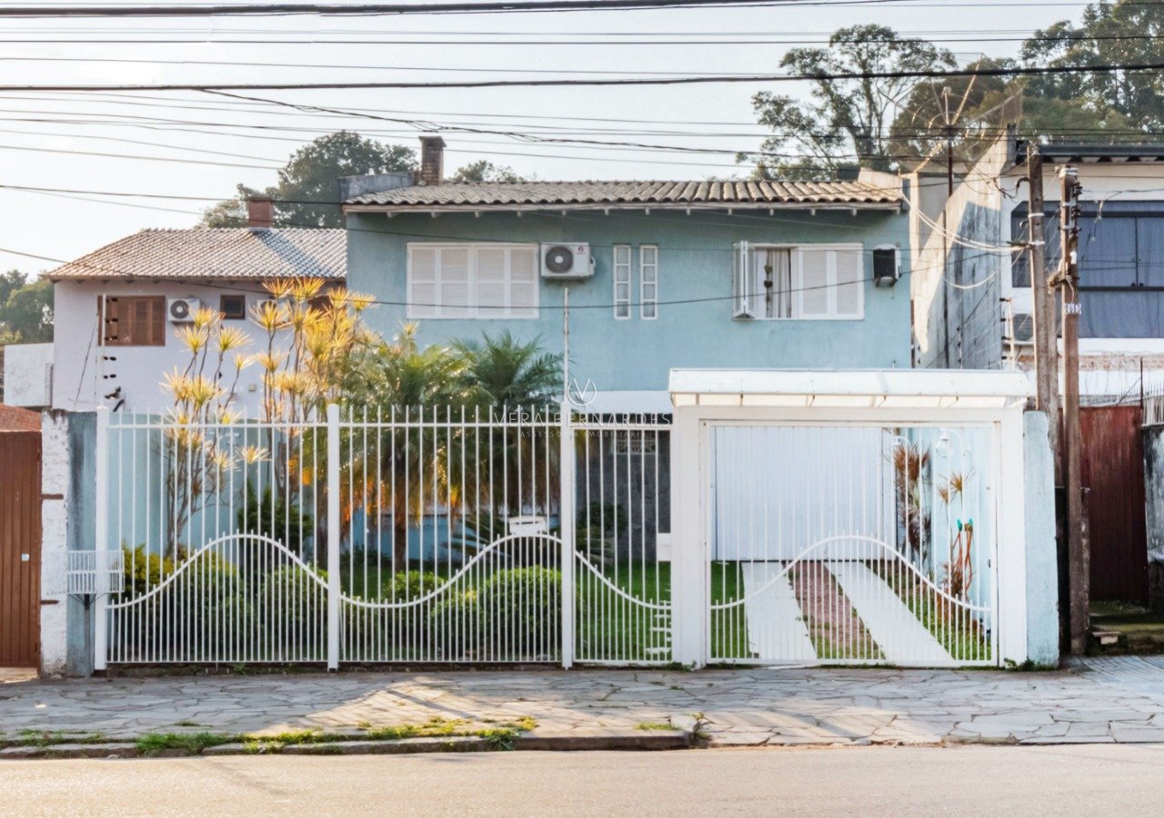 Casa à venda com 3 dormitórios, 169m² e 4 vagas no bairro Ipanema, Zona Sul de Porto Alegre