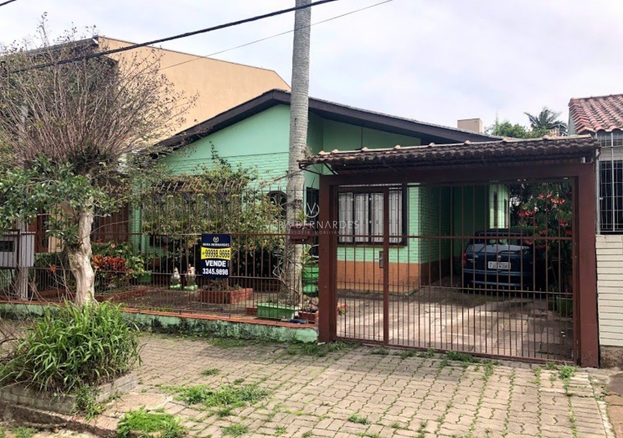 Casa Térrea à venda com 3 dormitórios, 160m² e 2 vagas no bairro Ipanema, Zona Sul de Porto Alegre