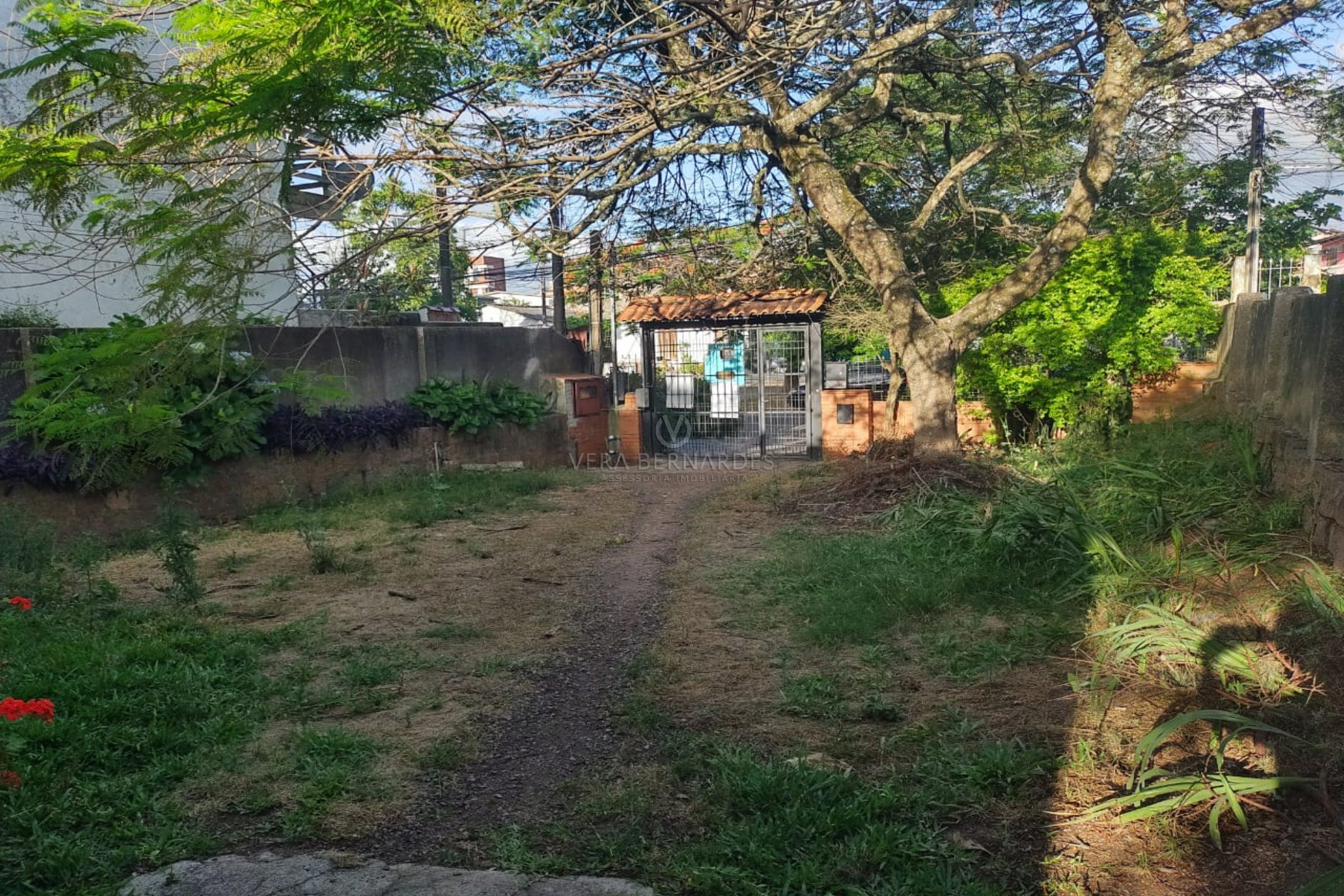 Terreno à venda com 528m² no bairro Camaquã, Zona Sul de Porto Alegre