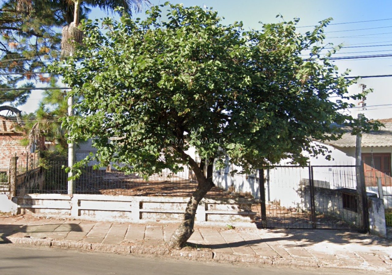 Terreno à venda com 341m² no bairro Tristeza, Zona Sul de Porto Alegre
