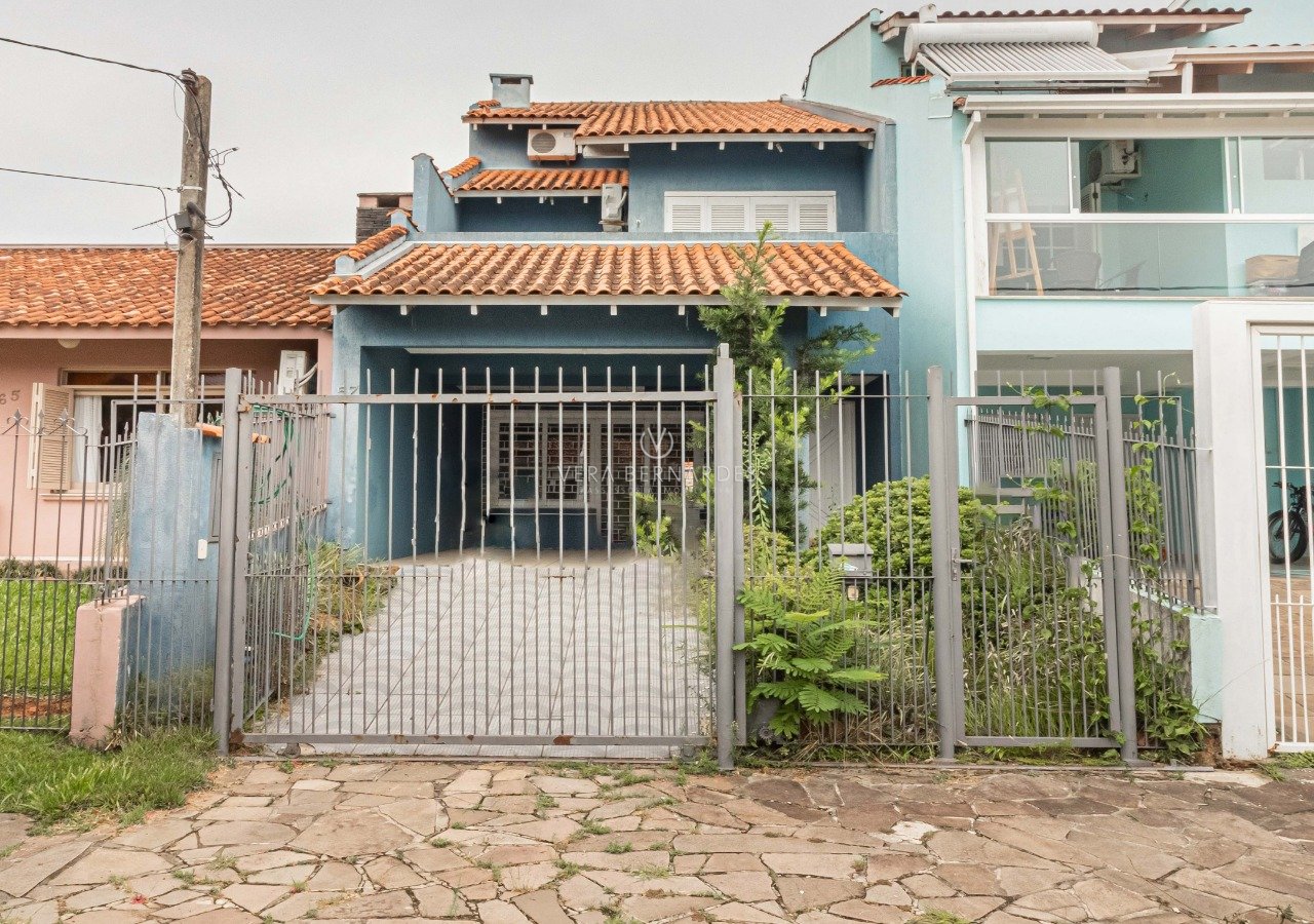 Casa à venda com 3 dormitórios, 205m² e 3 vagas no bairro Jardim Verde, Zona Sul de Porto Alegre
