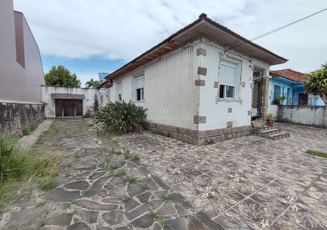 Casa Térrea à venda com 3 dormitórios, 135m² e 4 vagas no bairro Ipanema, Zona Sul de Porto Alegre
