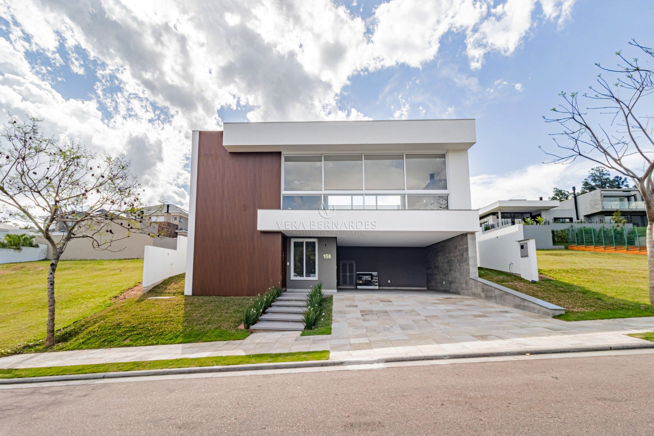 Casa em Condomínio à venda com 3 dormitórios, 300m² e 2 vagas no bairro Alphaville, Zona Sul de Porto Alegre
