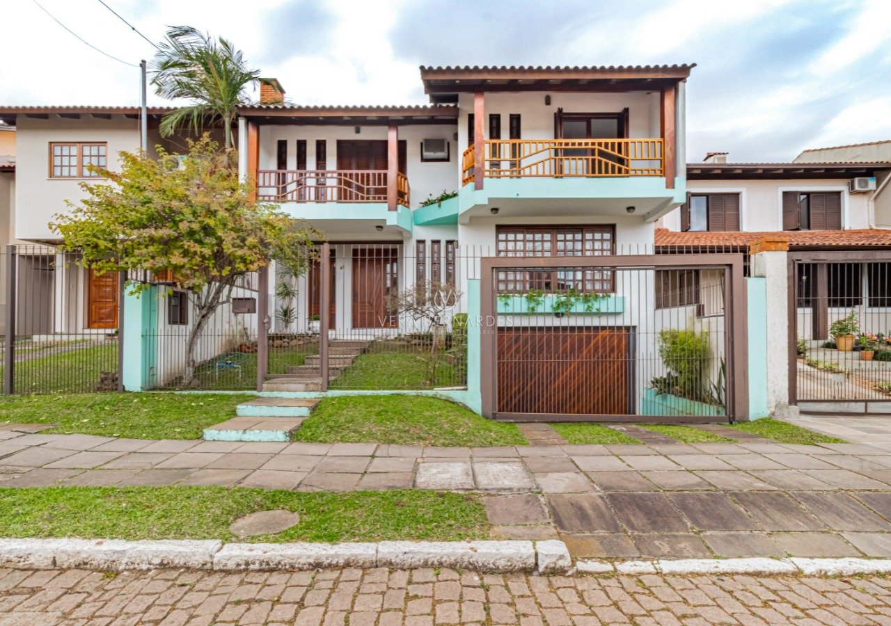 Casa à venda com 4 dormitórios, 345m² e 2 vagas no bairro Jardim Verde, Zona Sul de Porto Alegre