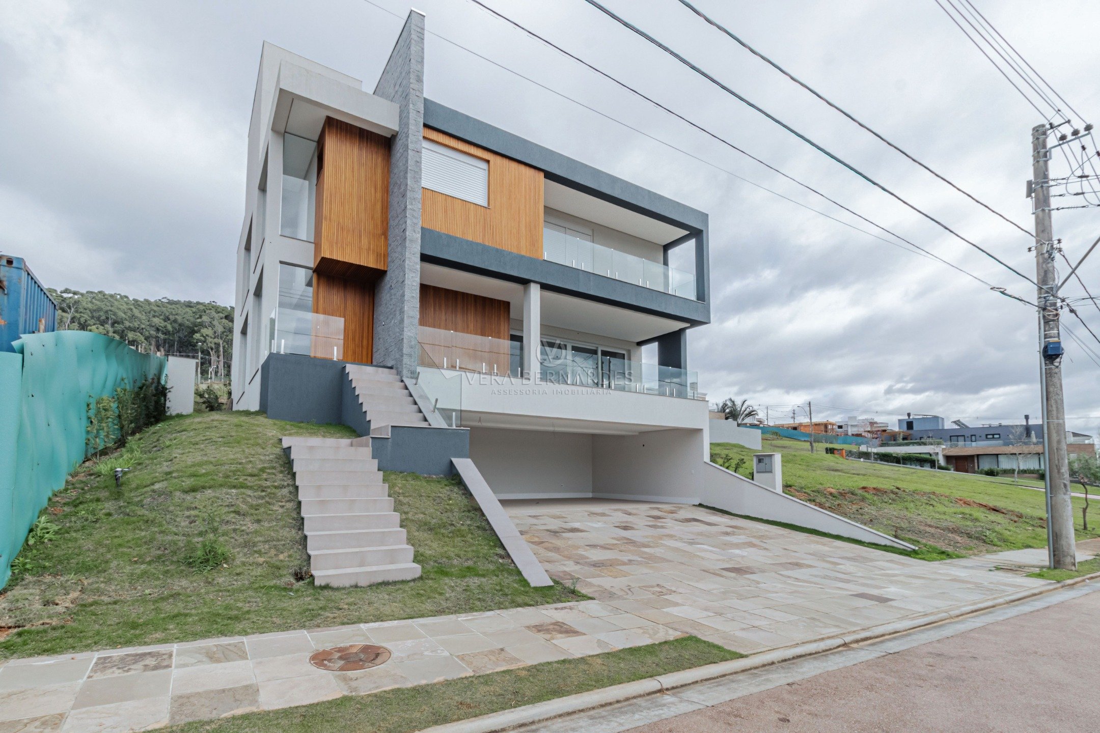 Casa em Condomínio à venda com 4 dormitórios, 396m² e 4 vagas no bairro Alphaville, Zona Sul de Porto Alegre